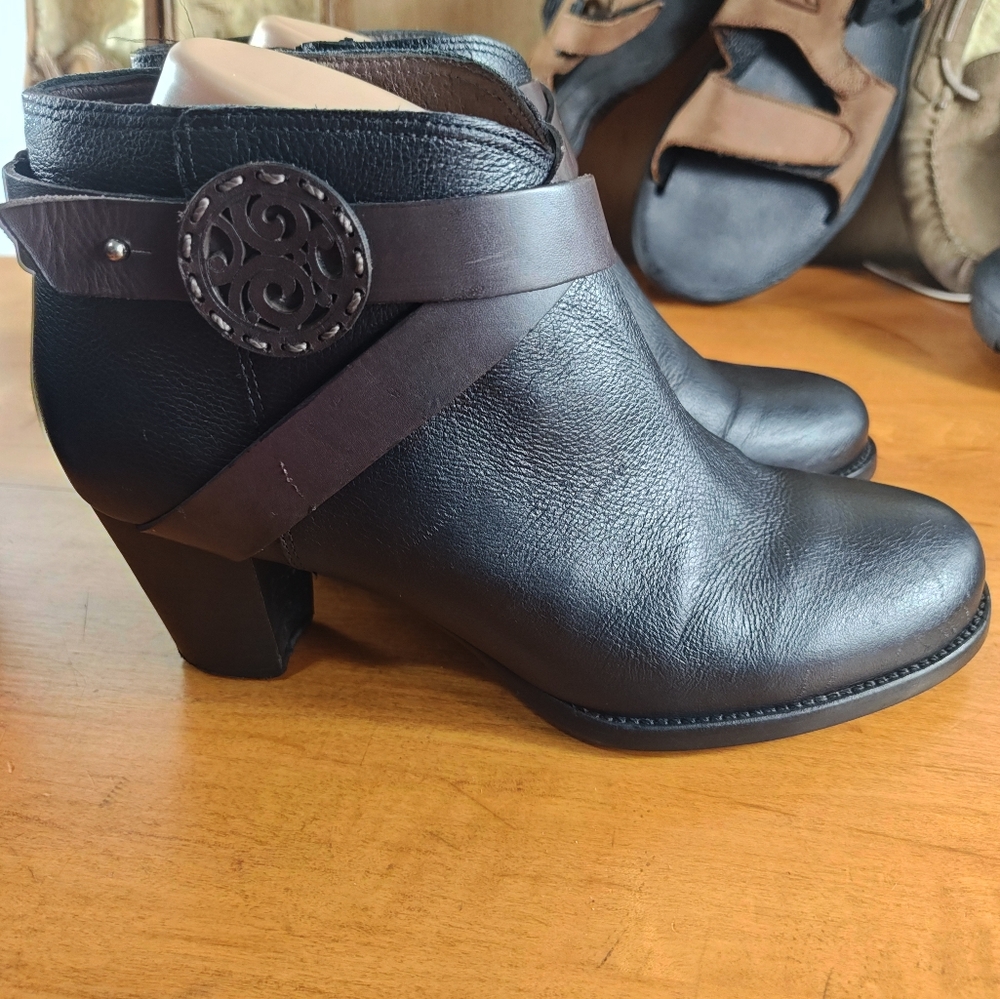 Brighton Gaucho Leather Ankle Boots Bootie Zip Strap Boho Women's Size 8M - Picture 5 of 16